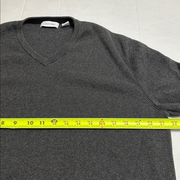 Calvin Klein Men’s Large Gray V-Neck Long‎ Sleeve Pullover Sweater Business Work - Picture 6 of 9